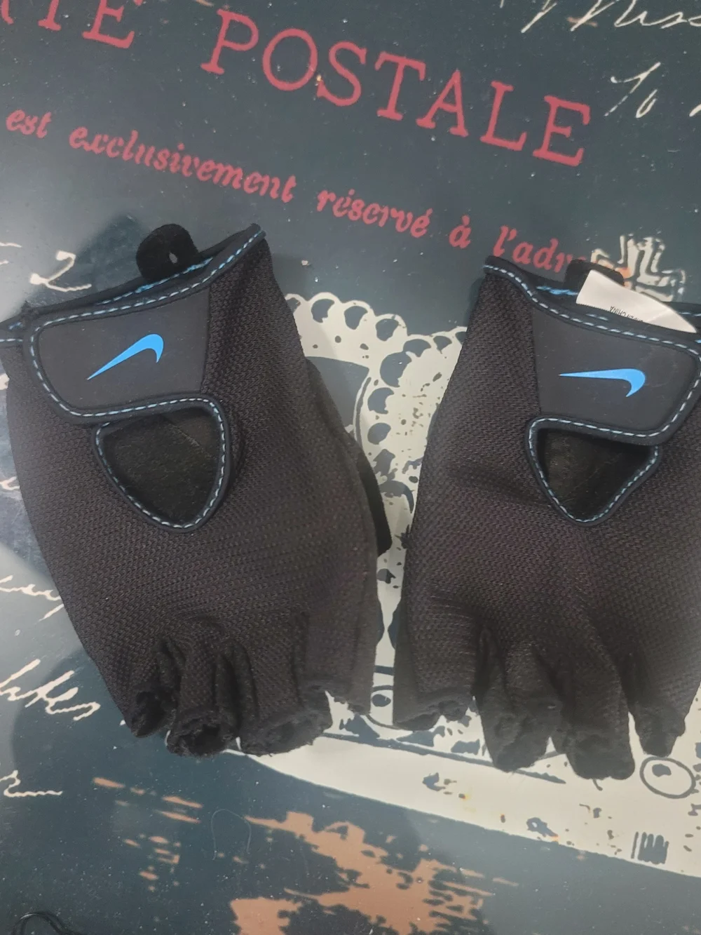 Nike Black and Blue Fingerless Workout Gloves For Lifting Gloves